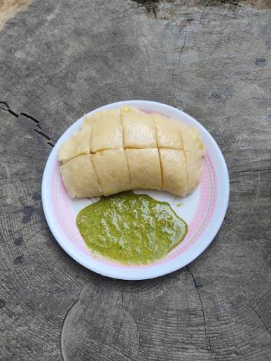 Siddu comes from Himachal Pradesh. Wheat dough is mixed, left to rise for several hours, filled, and then steamed